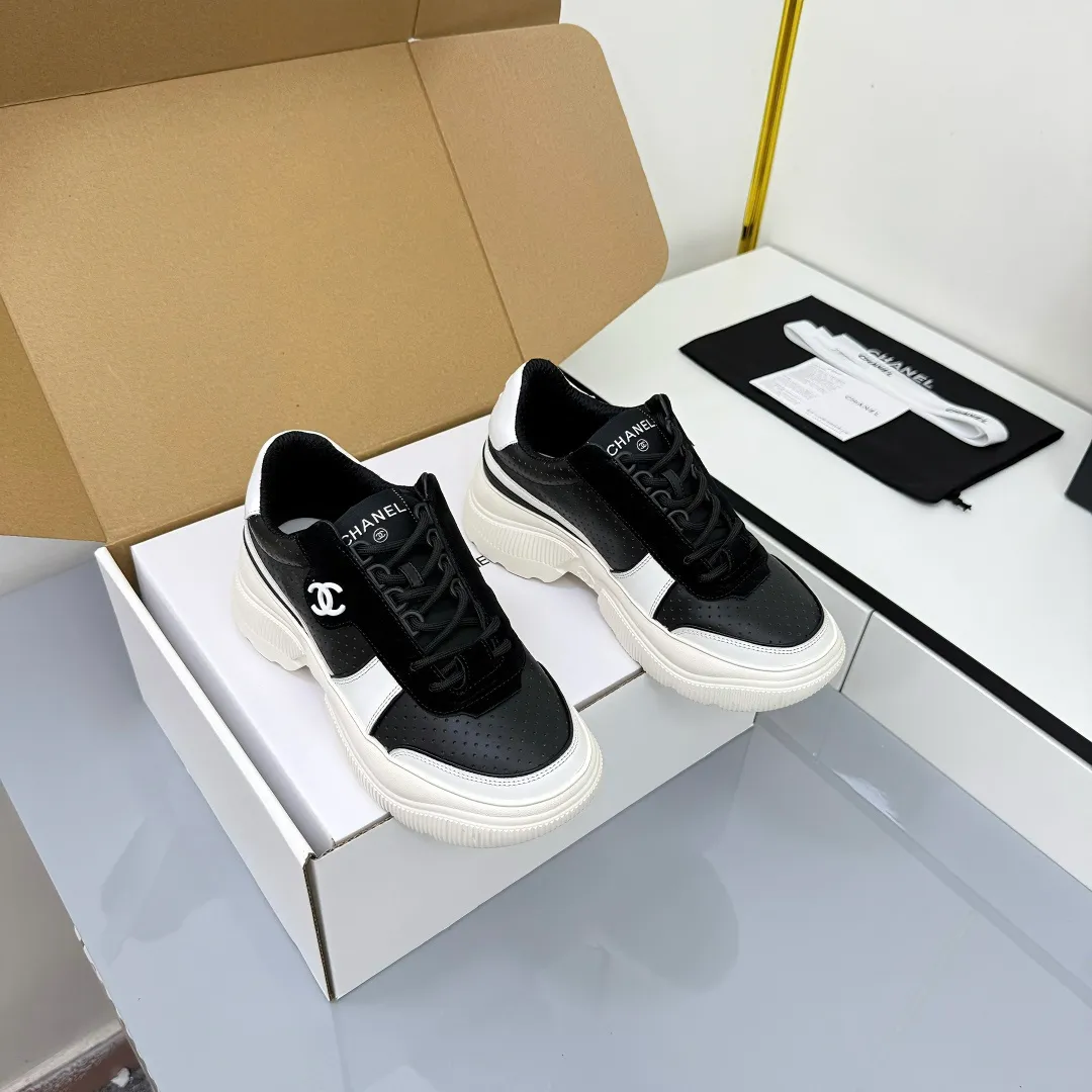 👟👟Ex-factory price 620👟👟 Chanel bread shoes ~ original calfskin panda shoes Chanel 25C latest hot style panda black and white sports shoes casual sneakers Xiaoxiang hot item classic black and white panda color coco girls must pay Fabric: original custom mixed sheepskin lining: original imported breathable mesh lining outsole: Original molded rubber + TPU combination Size: Women's 35-41